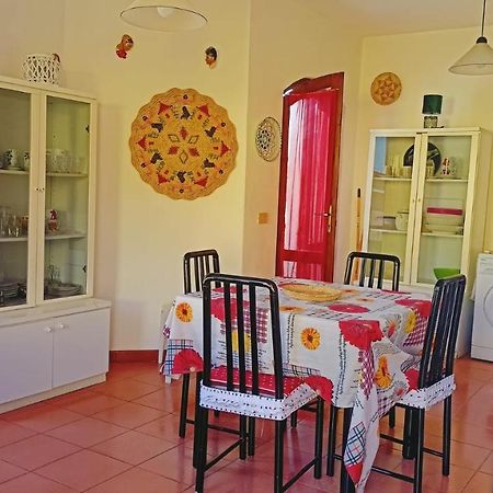 Casa Rosa 1 Piano Apartment Isola Rossa Luaran gambar